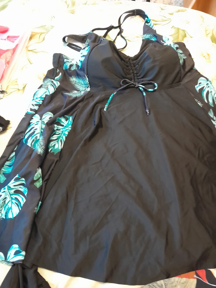 Ношу 58-60.купила 2xl,54-56.все подошло,не в облипку.чашки сьемные.я 169см,длина до бедра,пузо полностью закрывает.трусы шортиками,можно вставить дополнительную резинку.лямки регулируются.