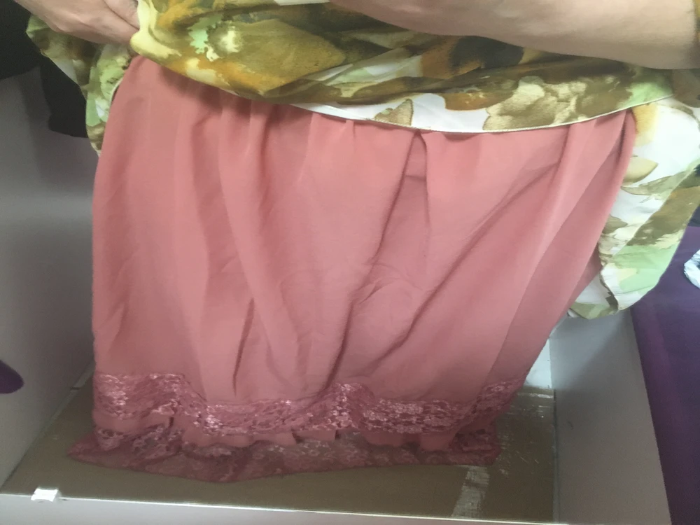 По цвету, длине и типу кружев к платью не подошла, поэтому возврат. Взяла другую.