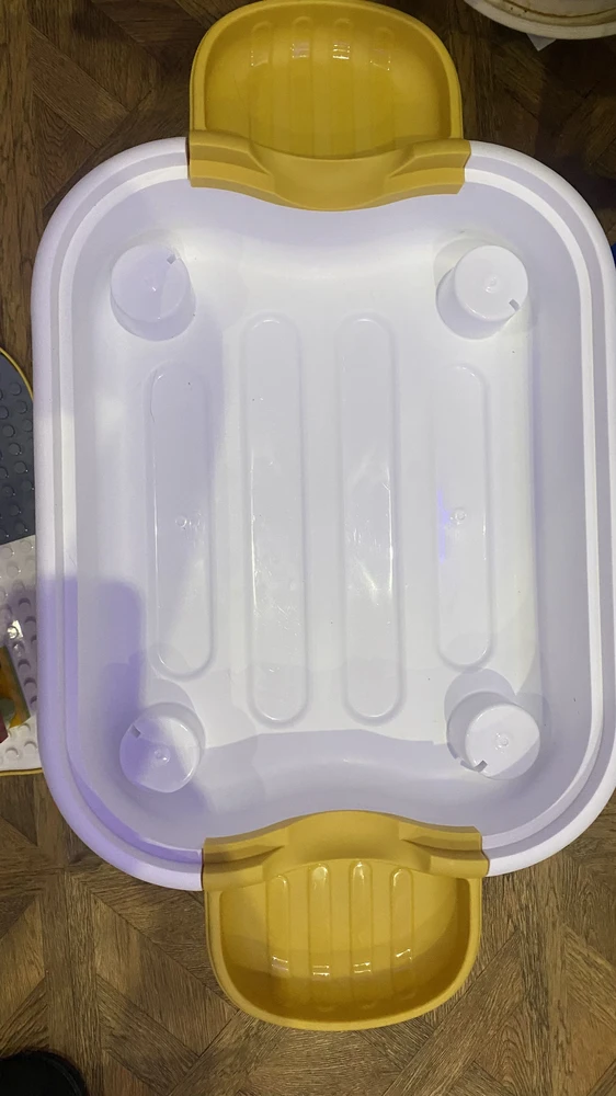 Ребенок 1,3мес с удовольствием играет.