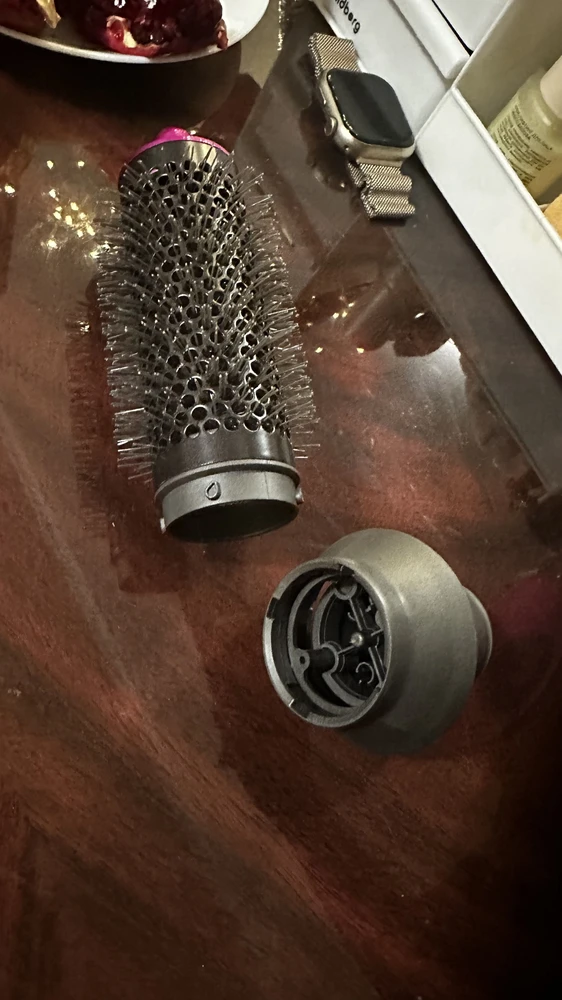 Да, понятно что от копии не нужно ждать многого, но не настолько.
Первое применение и насадка отлетела от магнита. Далее в процессе сушки ее просто выдувало потоком воздуха.