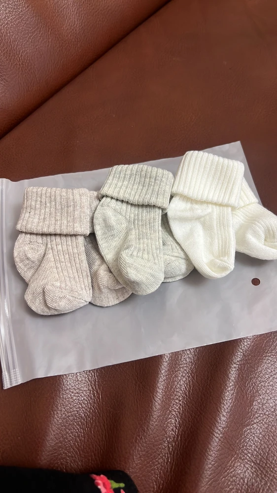 Очень хорошего качества носочки ☺️ но нужно учитывать , что размер 0-3м прям очень маленькие, как на котенка.
