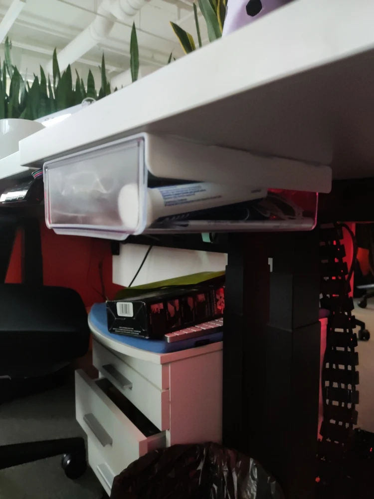 Доволен результатом. Выдвижной мини-ящик набитый мелочевкой держит прекрасно