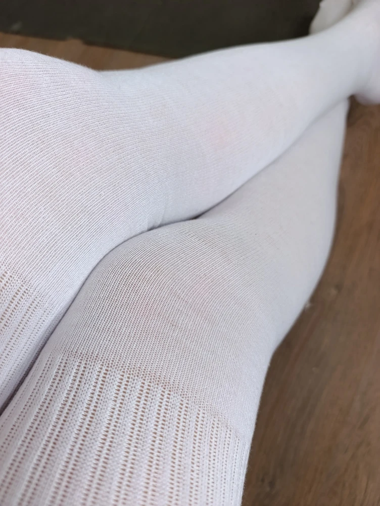 Гольфы классные, но резинка сильно сдавливает ножки, у меня размер 44, ноги худые. Долго ходить в них тяжело