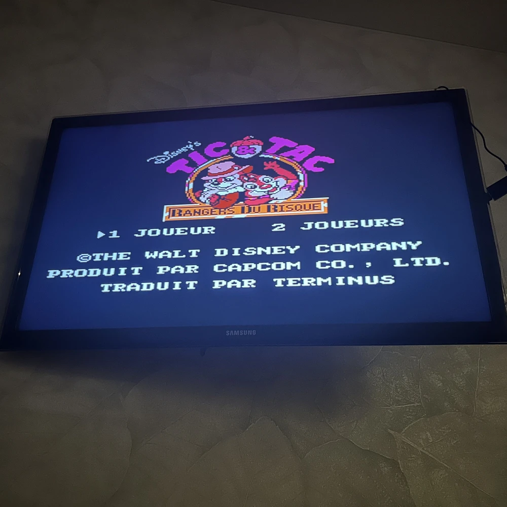 Игра супер! Как будто вернулась в детство, вспоминаем как играли с сестрой когда были маленькие и рассказываем своим детям, это прекрасно, спасибо за прекрасную приставку! 
Очень много игр, до сих пор не смогли поиграть во все, хотя игра у нас уже больше двух недель! Но любимые игры из детства нашли: черепашки ниндзя, чип и Дэйл, черный плащ! 
Были небольшие проблемы с джойстиками не получалось их подключить, но обратилась в поддержку и даже в нерабочее время нам  помогли! Спасибо 🫶🏻❤️