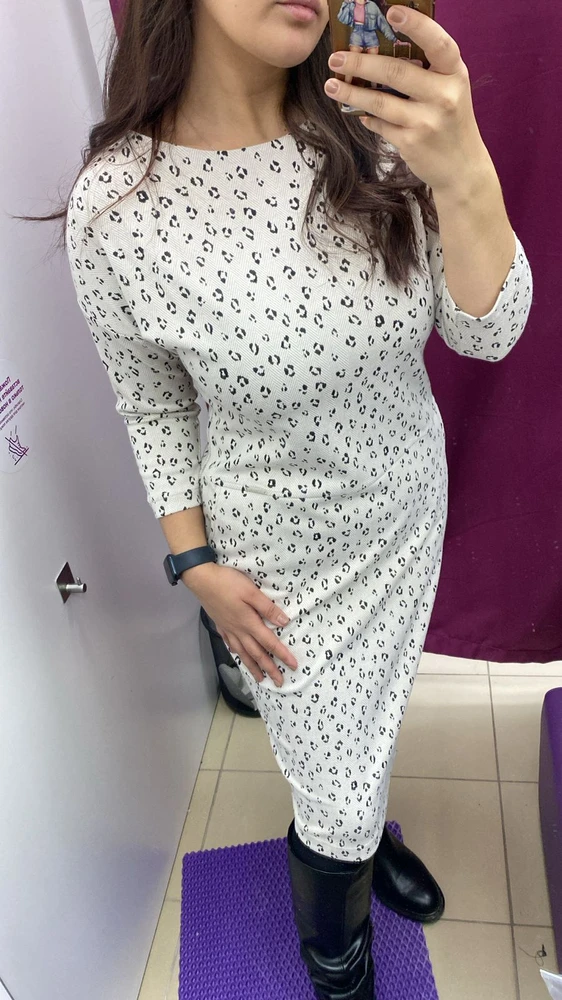 Красивое платье. Материал приятный, принт красивый, цвет платья нежный такой) на меня село хорошо. Как мне показалось, платье неплохо стройнит)))