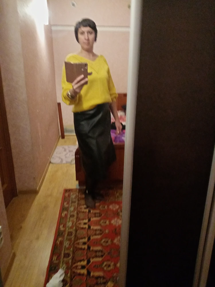 Мне понравилась. Но сначала не понравилась, но потом вроде ничего. Качество супер!! Заказала карандаш для сравнения, но уже не передумаю. Эта мне понравилась