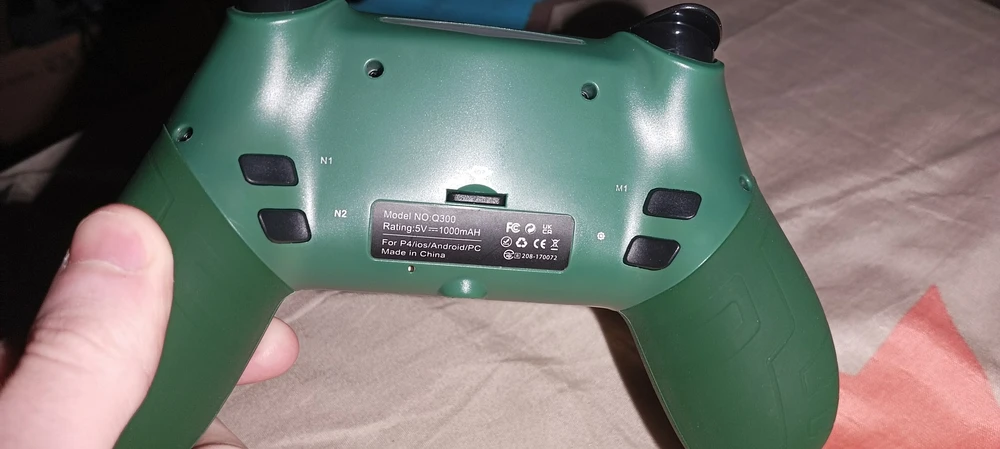 не оригинальный, кнопки наживаются с усилием, нижние кнопки все отвечают за R3, а не за n1, n2, m1