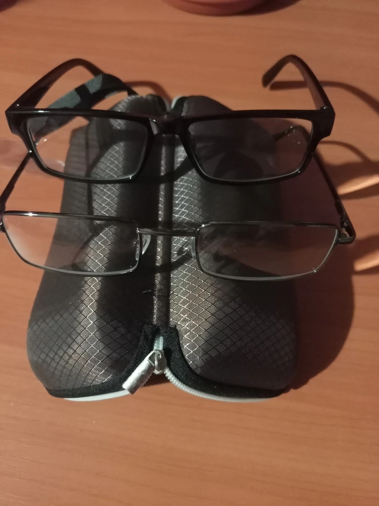 Я довольна! 🥰Всё целое,👌без царапин и повреждений.👍 Одни очки пластиковые 🕶️в черной оправе,а вторые стекло!👓  Посмотрим на сколько хватит. 🤔Но я думаю ☝️за 383 рубля две пары это халява! 🌈Упаковка  хорошая, спасибо большое 🤝🫶🤗