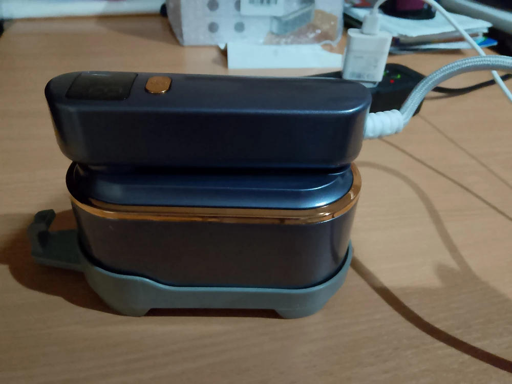 Легкий, компактный. Удобно брать в поездку