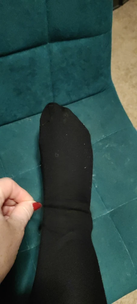 Колготки не плохие за такие деньги,кто не любит толстые самое то ,одно но ,правая пятка перекручена ,на верху,раньше времени выбросила пакет ,не могу вернуть. Но закажу другие