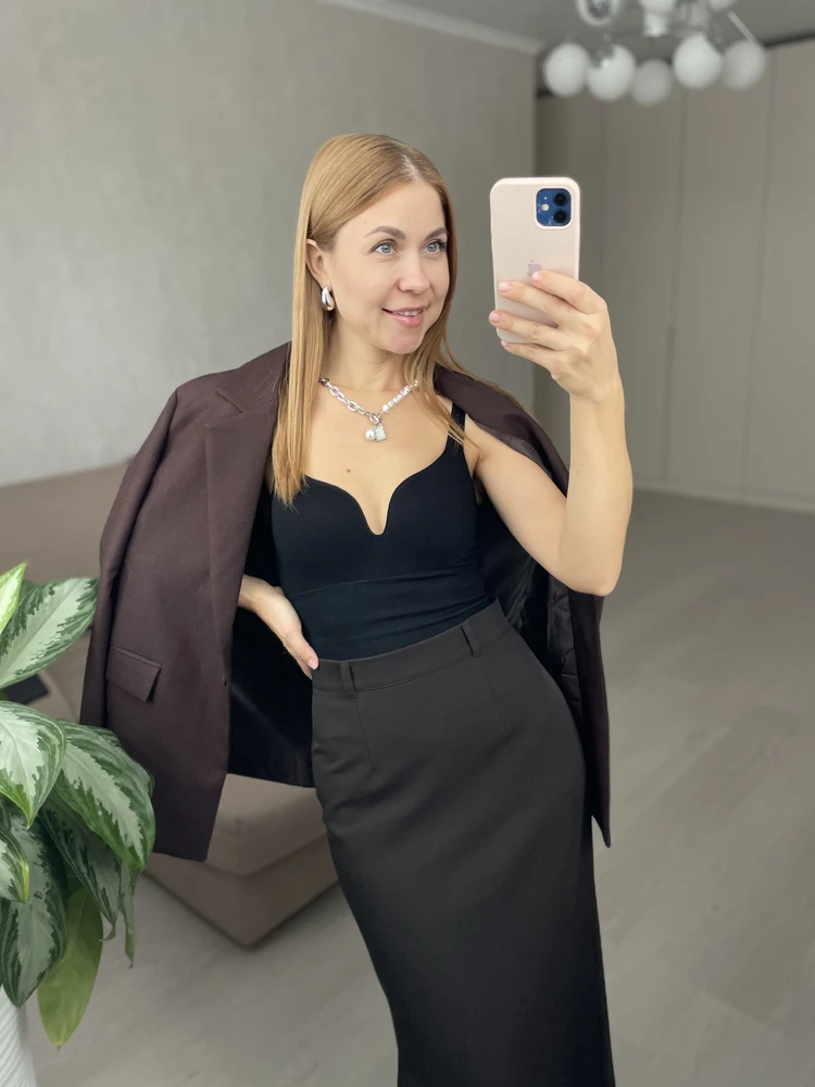 Ношу в основном на работу, но думаю, если обыграть с футболкой, то подойдет и на повседневную носку.