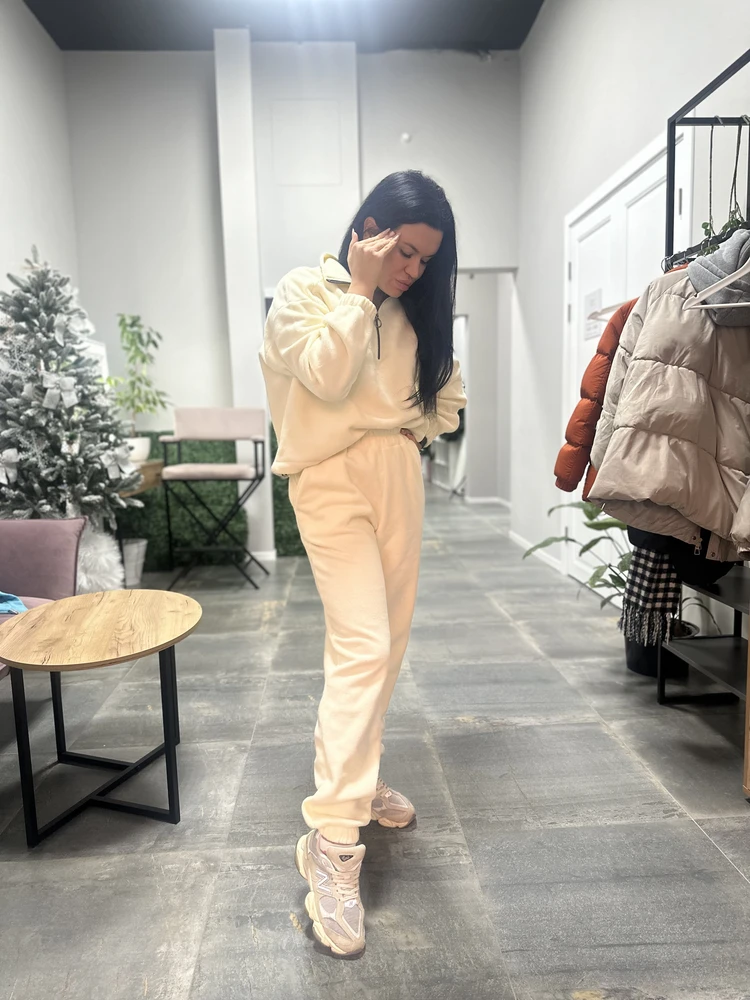 Костюм очень крутой!!!😍
Мягкий, уютный, теплый, невесомый!
Смотрится очень стильно!
Качество отличное!
После стирки все идеально!
Закажу еще серый, обязательно!