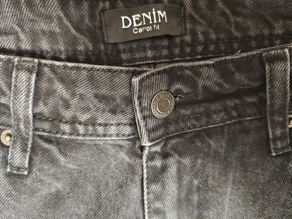 Почему бренд Denim Carrot fit? Когда должен быть Easer или я что-то путаю.
Качество неплохое