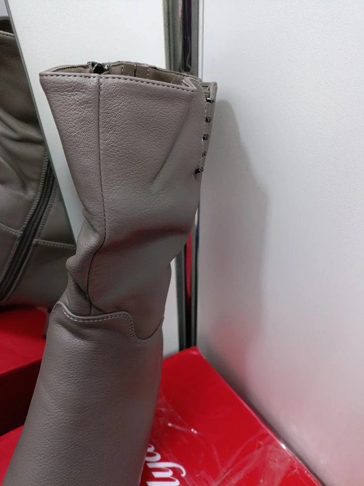 Решила перезаказать в надежде, что другая пара сапог придет в надлежащем виде. Убедительная просьба к продавцу упаковывать свой товар более аккуратно.