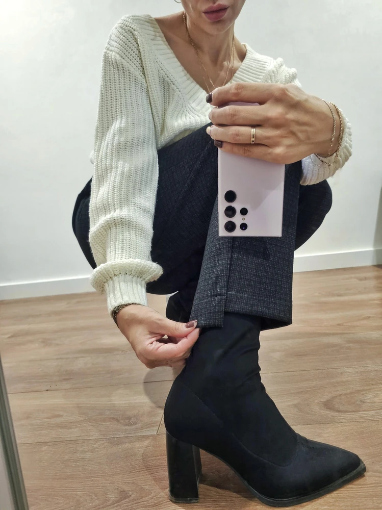 Беру уже вторые брючки этого бренда, ношу каждый день! Качество отличное, удобные и очень тёплые! В магазинах таких не найти! А тут идеальные брюки по адекватной цене,рекомендую! ❤️