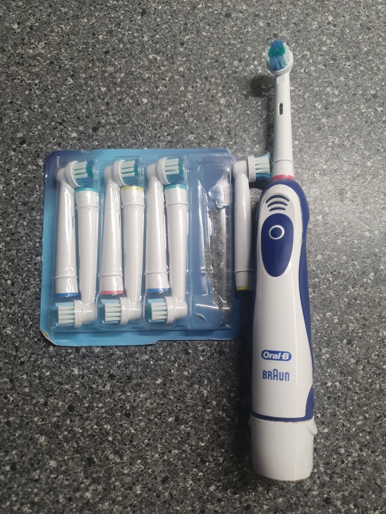 Купил для щётки Oral-B Braun. Подошло идеально!