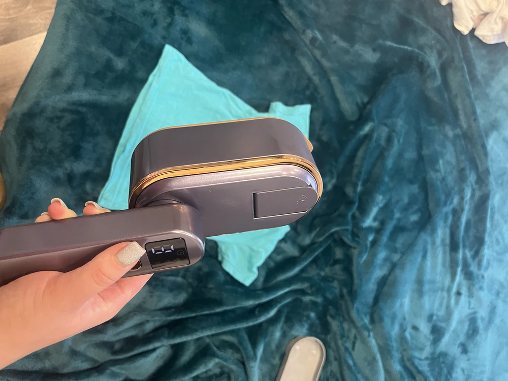 пока все отлично работает , 3 режима отпаривания и сухая глажка , советую , надеюсь будет служить долго .