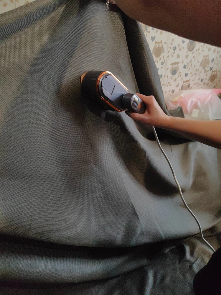 Очень быстрый нагрев, не только горизонтально, но и вертикально отпаривает, хватает воды для отпарки, на видео я только начала отпаривать и на второю штору то же хватило.