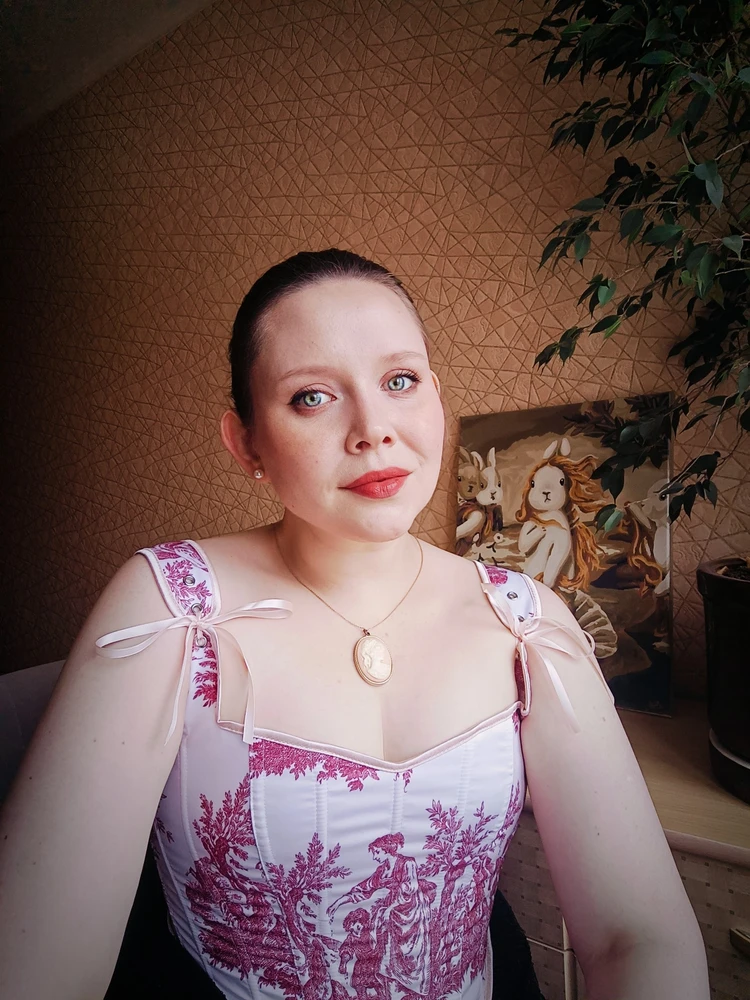 Давно искала себе корсет и нашла, он такой красивенный😍😍😍