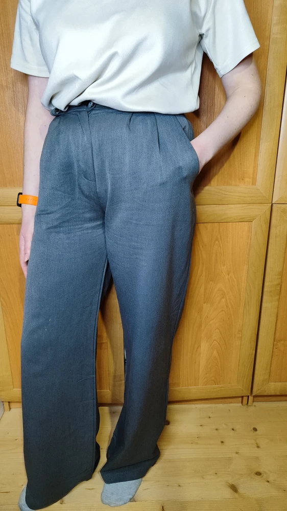 Классные брюки. Пришли в размер. В небольшой минус на улице не холодно. 
Рекомендую