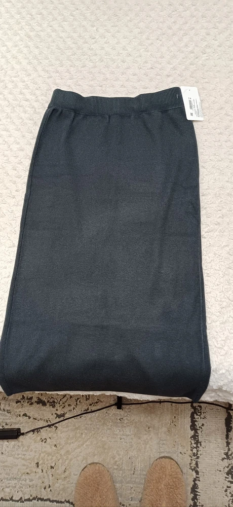 Юбка замечательная, приятная к телу, мягкая, цвет красивый, сидит великолепно, купили и не пожалели