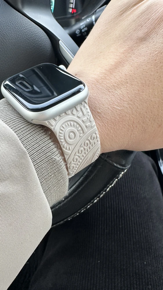 Хороший ремешок, необычно смотрится. Идеально подошел к Apple Watch 9.