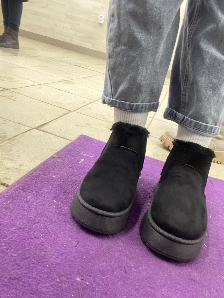 Идут в размер лёгкие подошева гнётся ну что то ты не совсем понравилось как смотрится на моих ногах поэтому возврат ￼