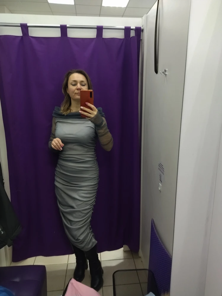 Платье очень красивое, элегантное, если бы длина была повыше, то выбор на него упал бы. Но думала долго между этим и другим.