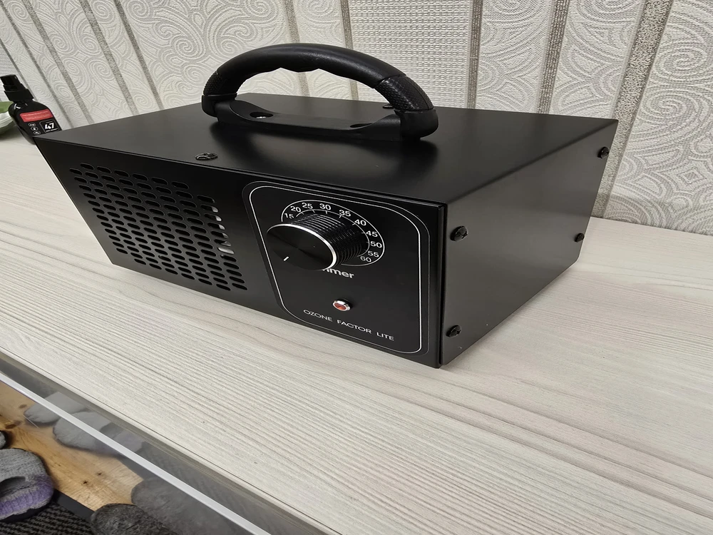 *** тор пришел в хорошей упаковке. Работает. После включения пахнет *** . Избавляет от запаха табака отлично.