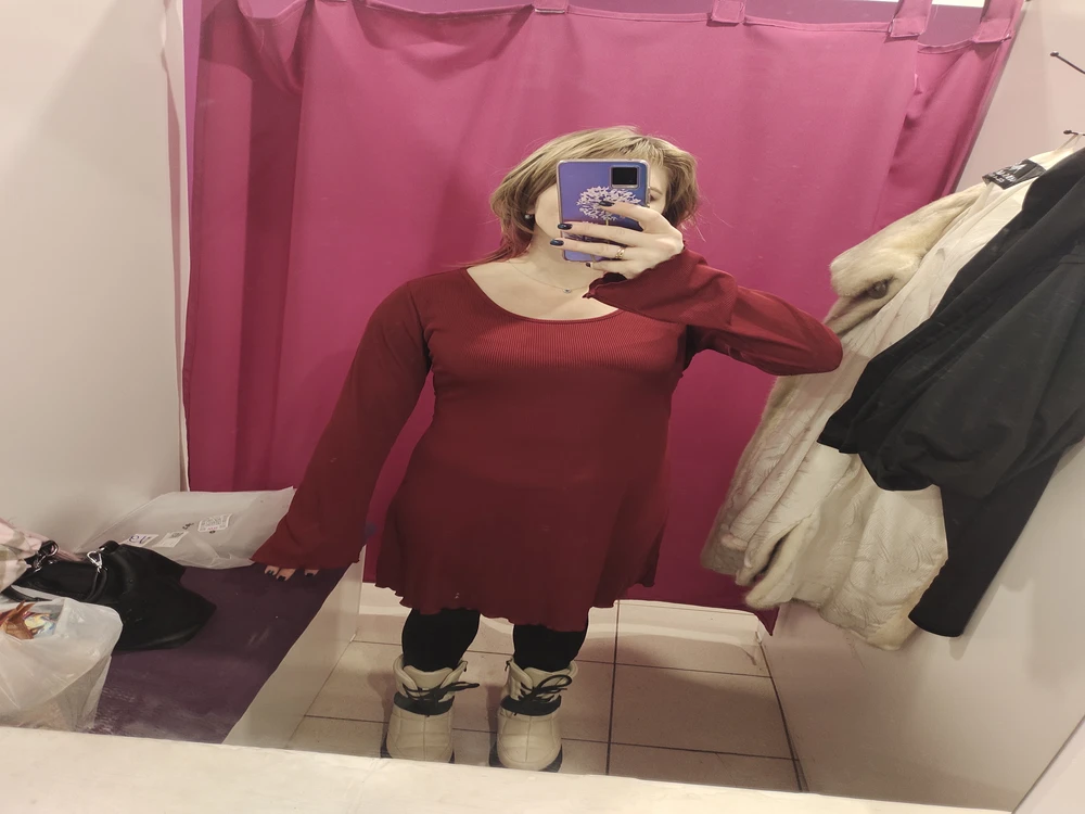 XL на 46 отлично подошло. Но село некрасиво. Чёрное лучше,взяла черного цвета. Рукава на рост 157 длинные очень