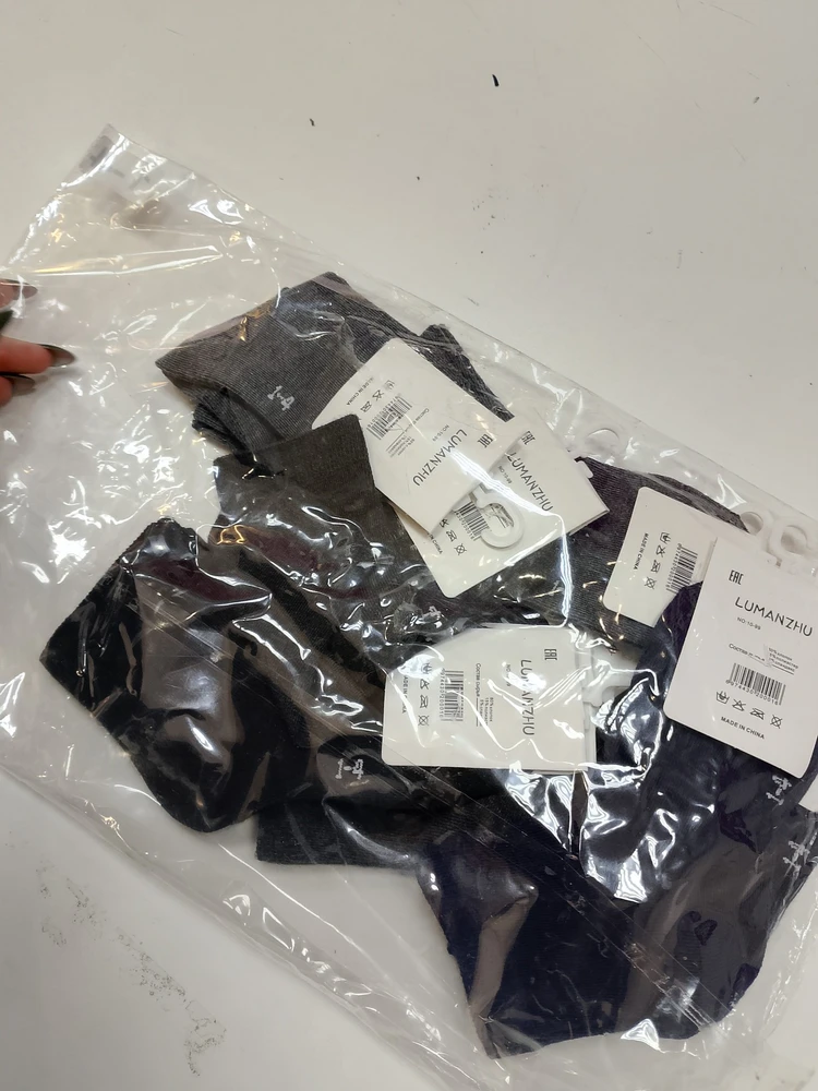 Вместо женских носочков пришли детские. Ещё и пакет открытый был, фотку не сделала к сожалению.