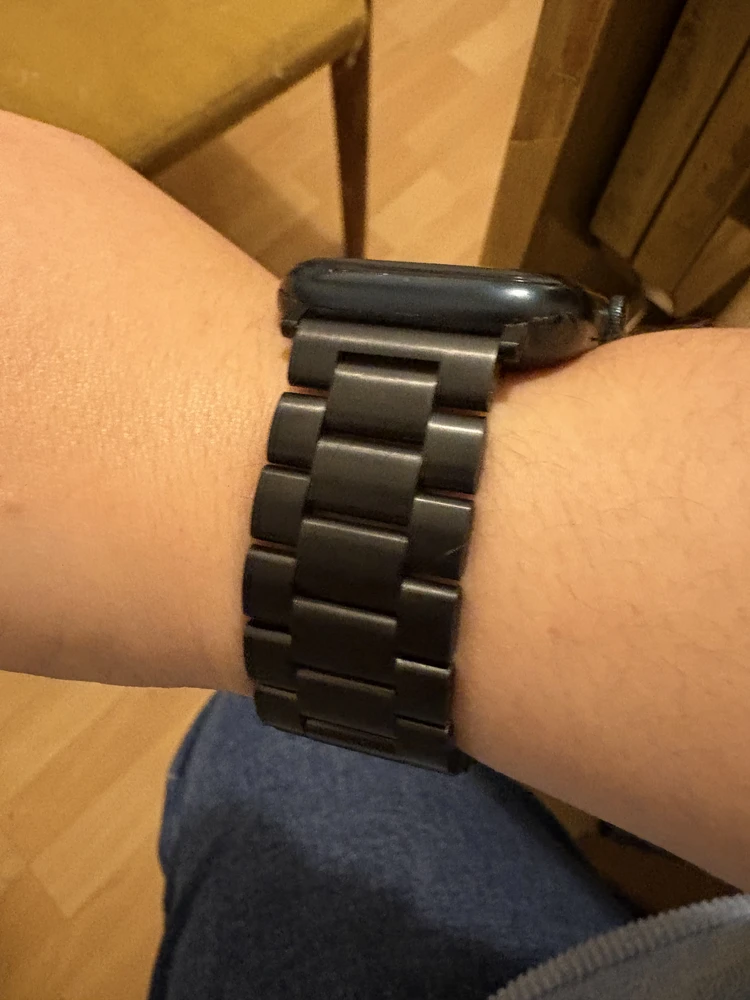 Пришли бракованные, на видео видно, как одна сторона не фиксируется