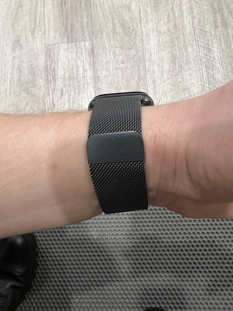 Качество ремешка хорошее, не слетает , держится плотно . Отлично подойдет для деликатной офисной,прогулочной,тусовочной, эксплуатации.