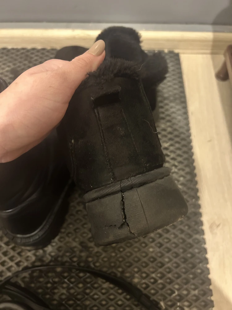 После 1,5 месяца лопнула пятка