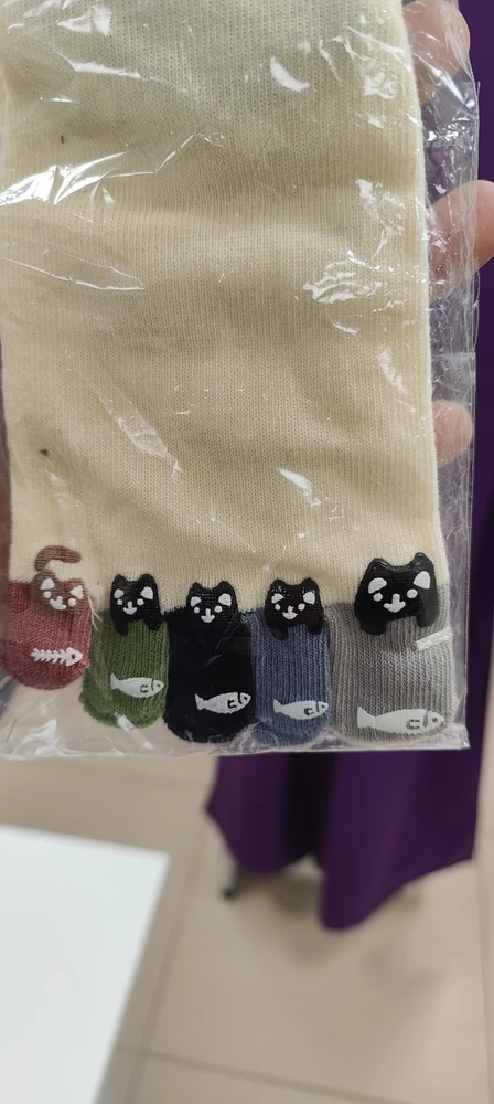 Цвет не соответствует, нитки торчат, качество принта оставляет желать лучшего. Отказ.