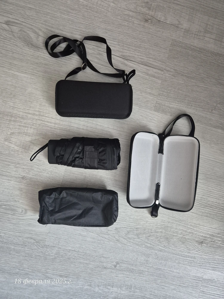 Немного тяжело расправляется и не очень легко его сложить. Под дождём не использовали.