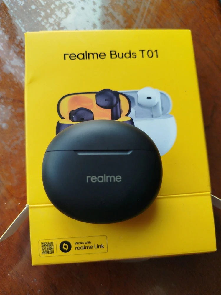 Наушники пришли быстро, коробка в отличном состоянии. Работают хорошо, из ушей не выпадают. Собеседник при звонке слышит хорошо даже на улице